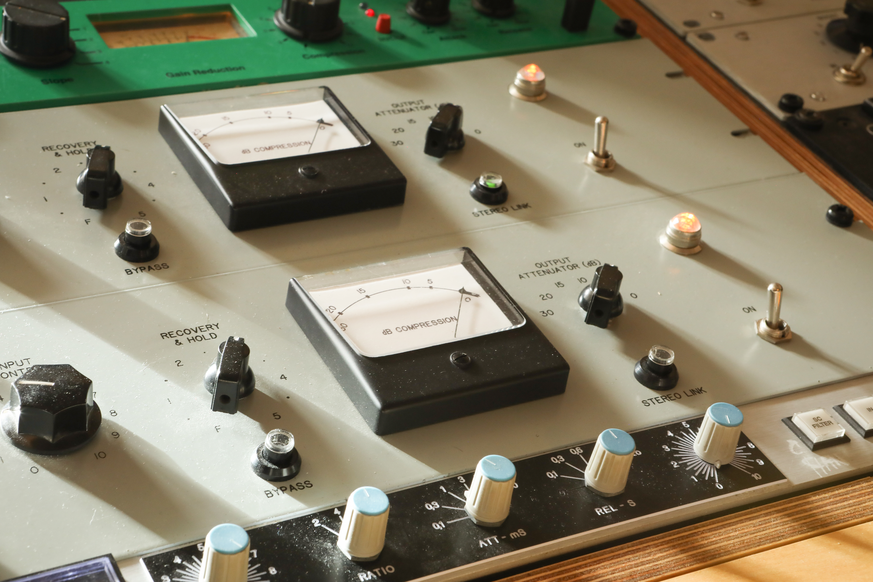 EMI RS124 compressor limiteur tube vintage abbey road hardware analog